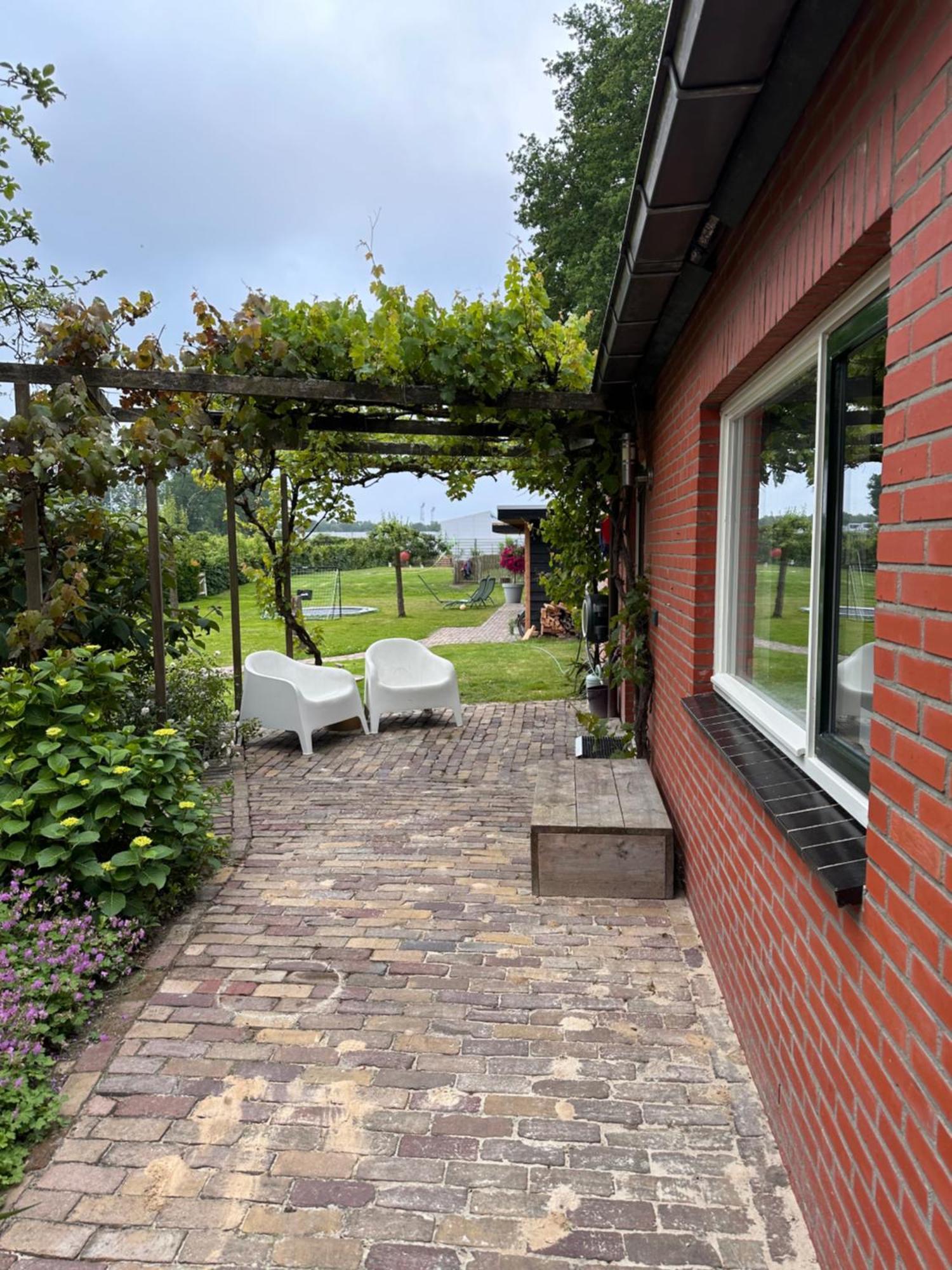 B&B Het Kleine Huisje Емен Екстериор снимка